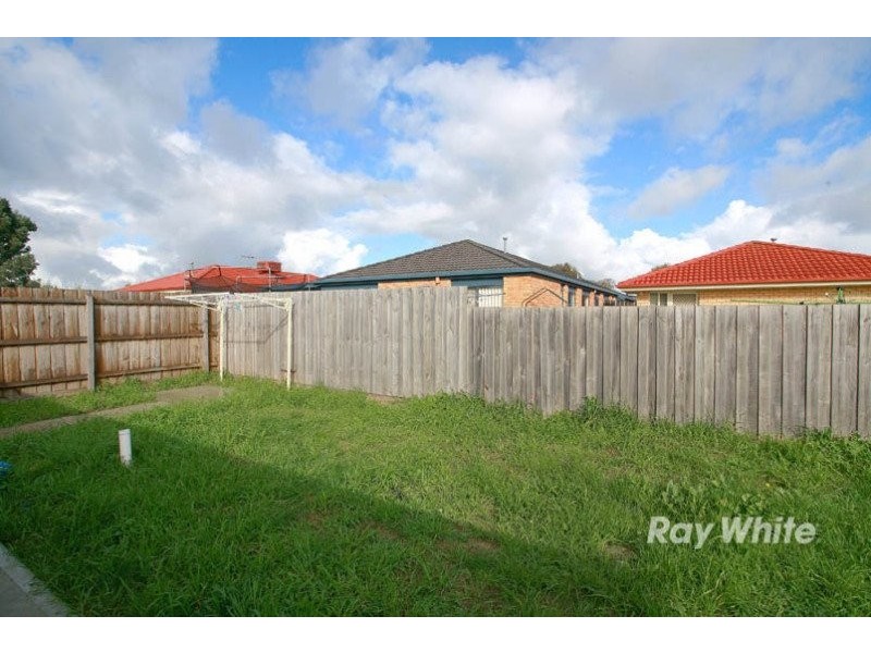 6 Bellbrae Crescent, Cranbourne VIC 3977
