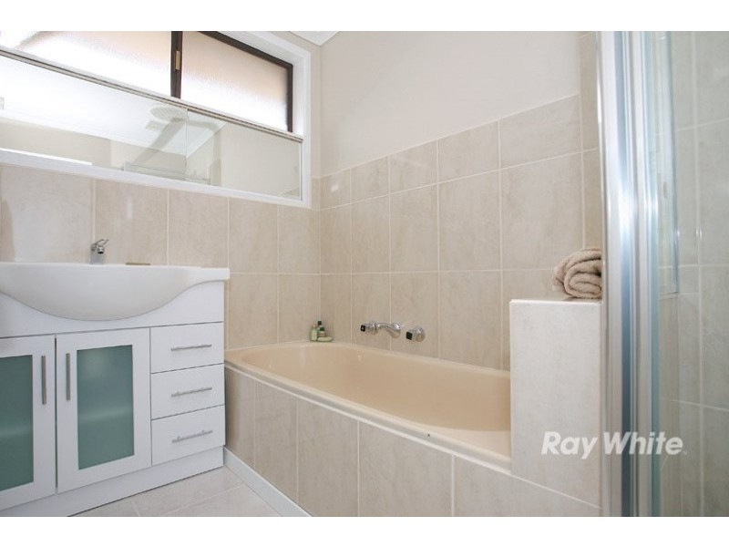 2/7 Banks Road, Cranbourne VIC 3977