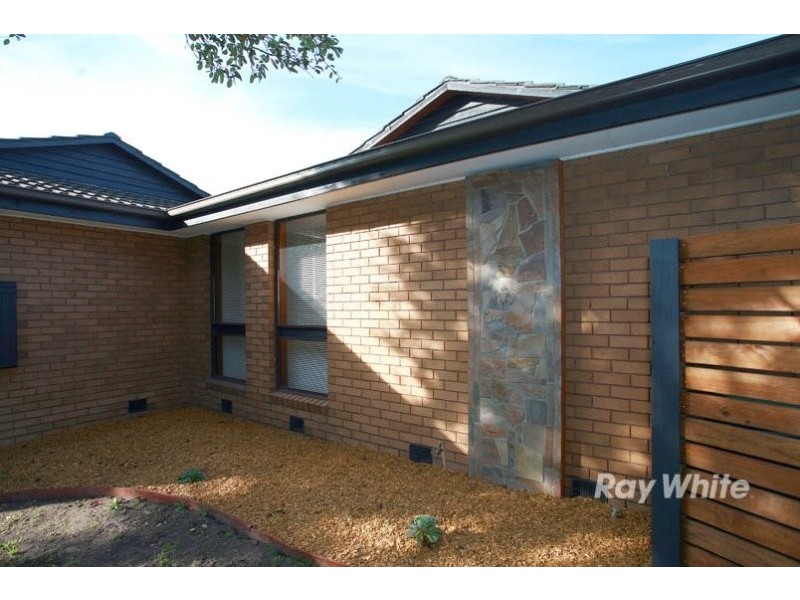 2/7 Banks Road, Cranbourne VIC 3977