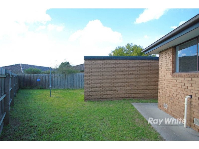 2/7 Banks Road, Cranbourne VIC 3977