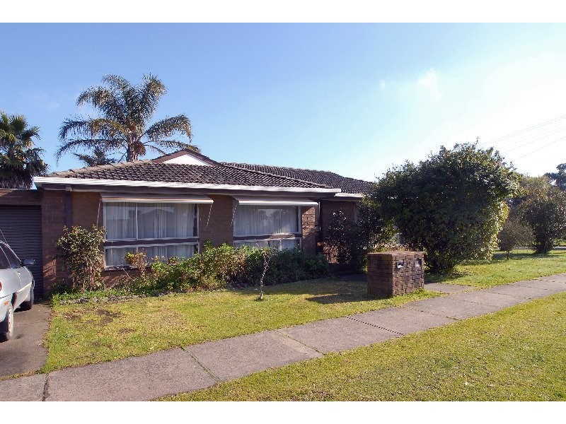 33 Lorna Street, Cranbourne VIC 3977