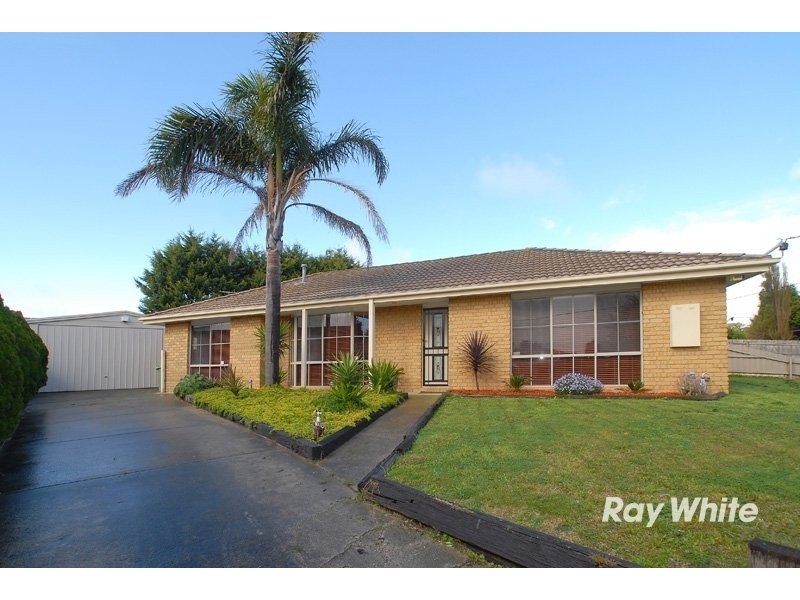 10 Maureen Close, Cranbourne VIC 3977