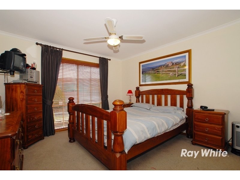 10 Maureen Close, Cranbourne VIC 3977