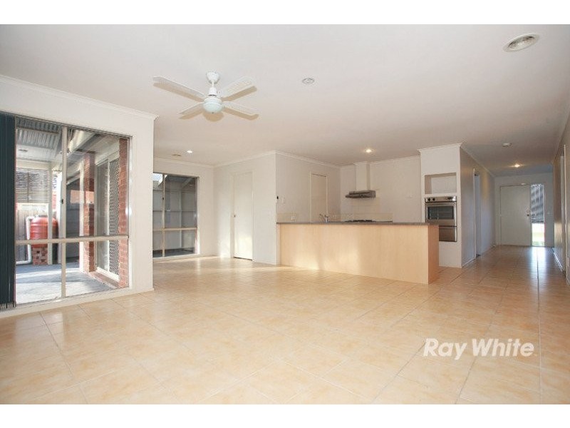 7 Michaelia Close, Cranbourne VIC 3977