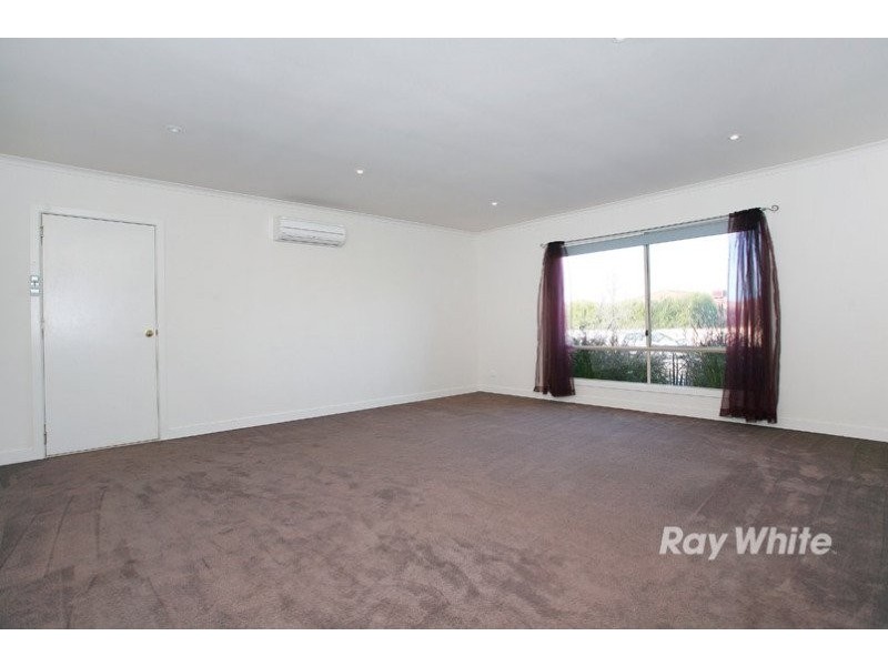 7 Michaelia Close, Cranbourne VIC 3977