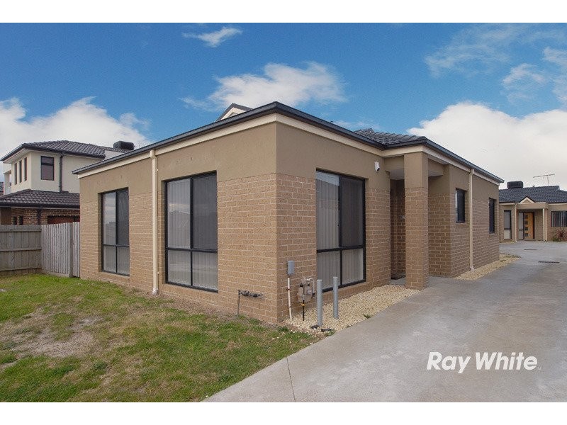 1/8 Kingsfield Crescent, Lynbrook VIC 3975
