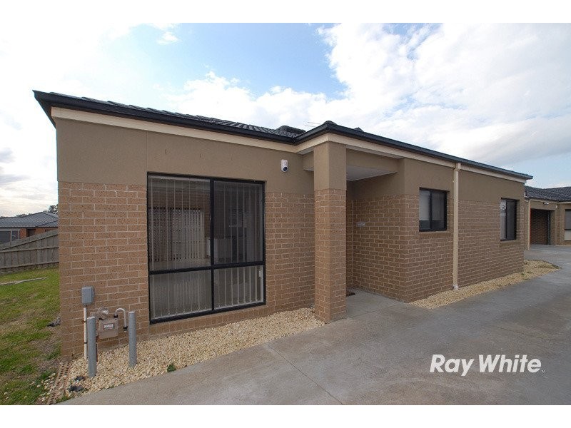 1/8 Kingsfield Crescent, Lynbrook VIC 3975