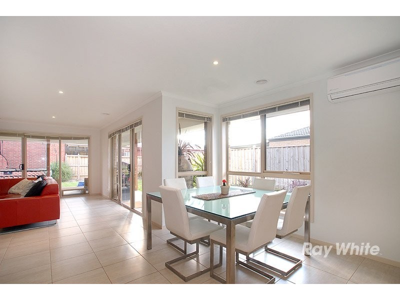 1 Reyoff Place, Lyndhurst VIC 3975