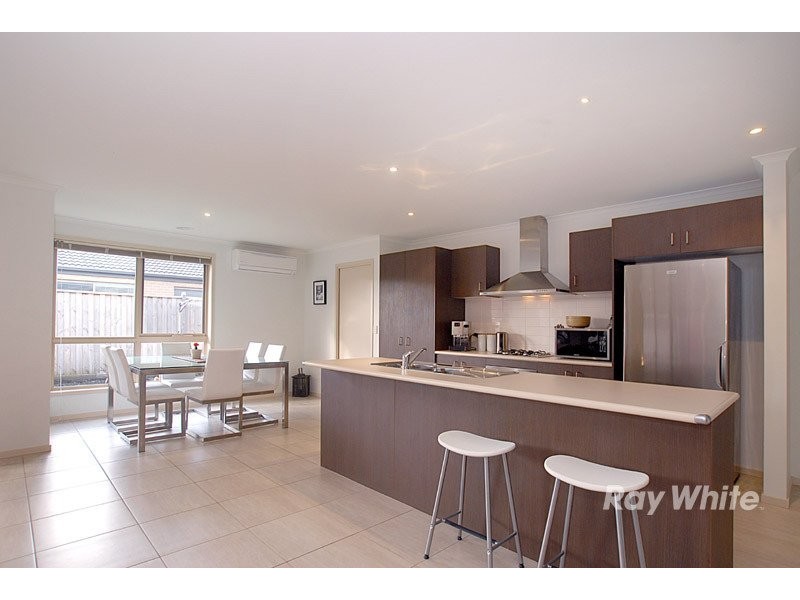 1 Reyoff Place, Lyndhurst VIC 3975