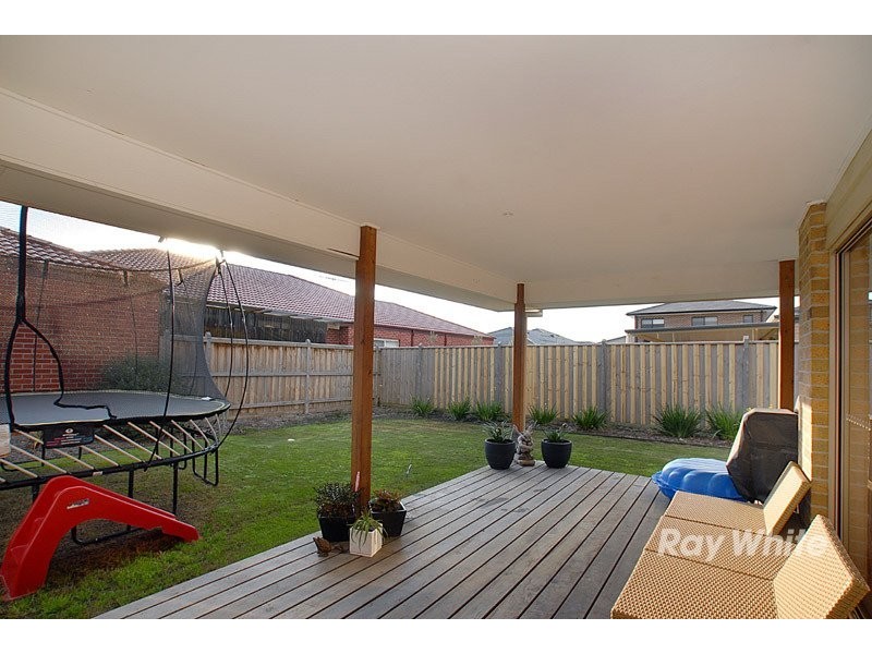 1 Reyoff Place, Lyndhurst VIC 3975