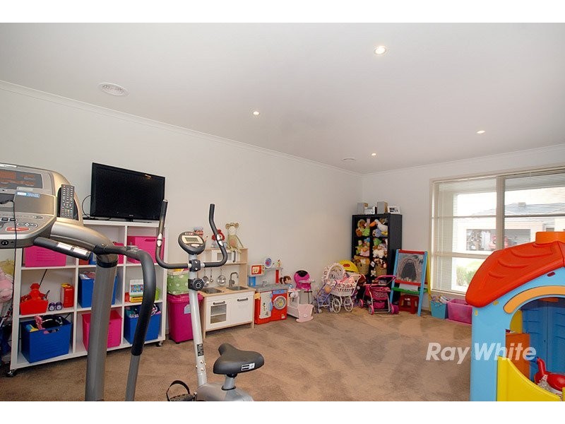 1 Reyoff Place, Lyndhurst VIC 3975