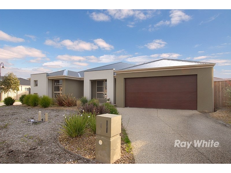 1 Reyoff Place, Lyndhurst VIC 3975