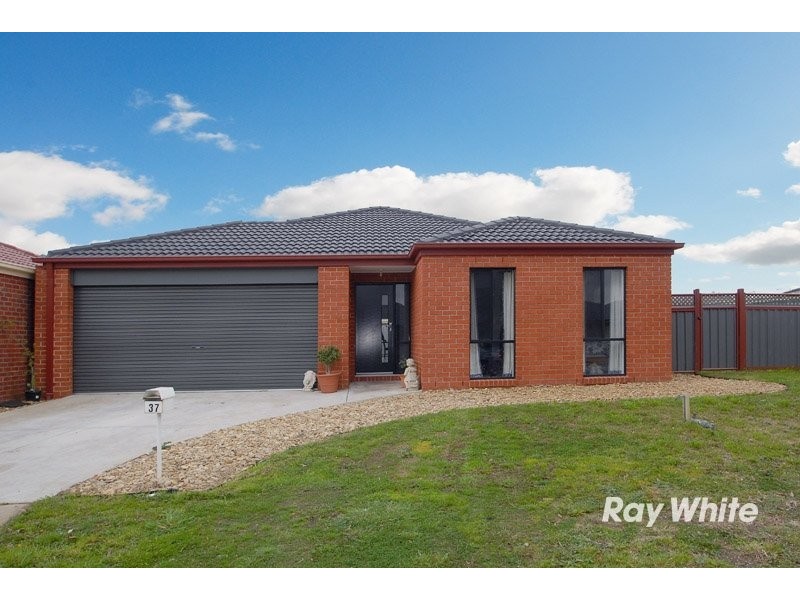 37 Vega Terrace, Cranbourne VIC 3977