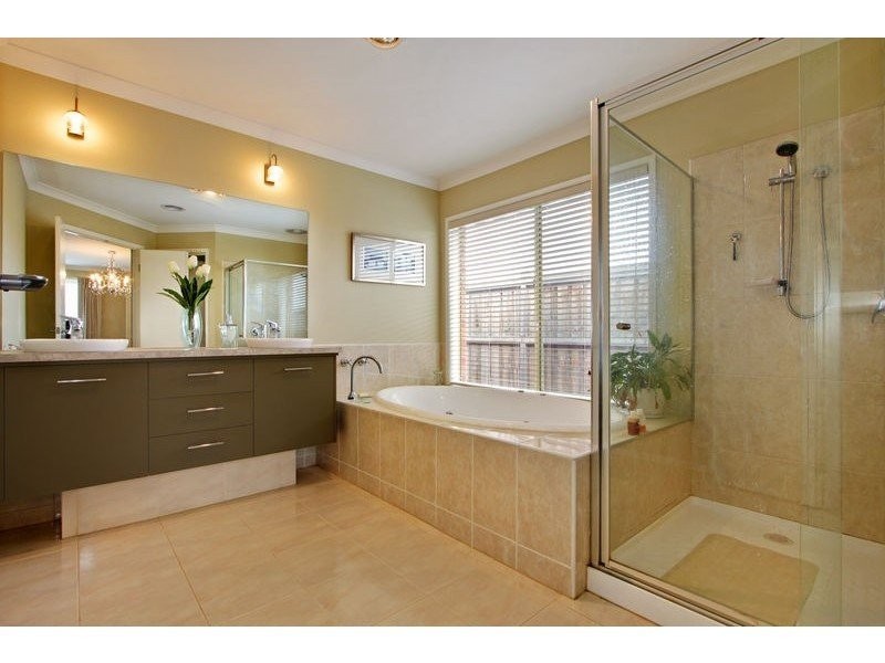 41 Sussex Avenue, Cranbourne VIC 3977