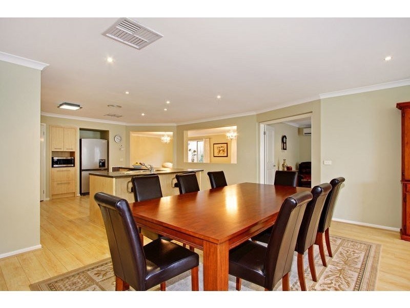 41 Sussex Avenue, Cranbourne VIC 3977