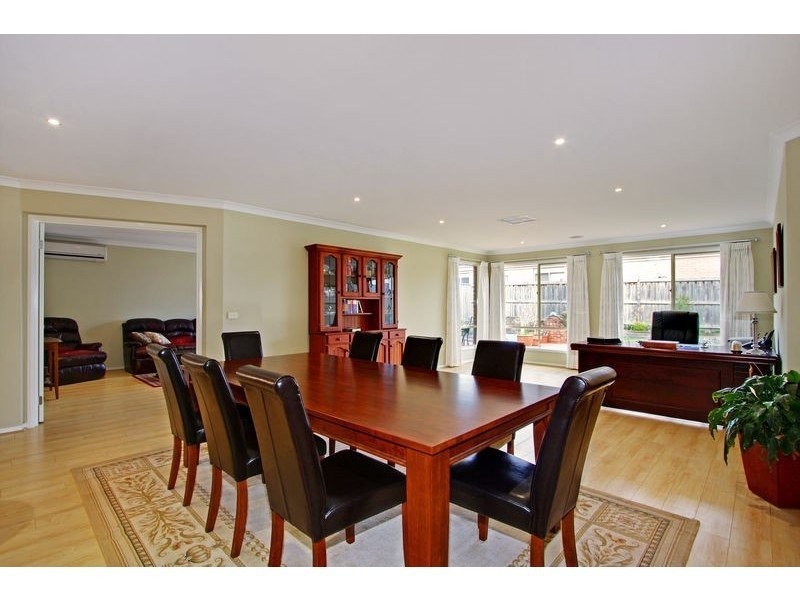 41 Sussex Avenue, Cranbourne VIC 3977