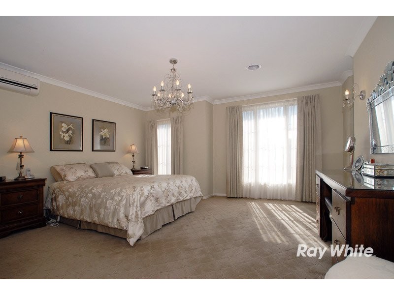 41 Sussex Avenue, Cranbourne VIC 3977