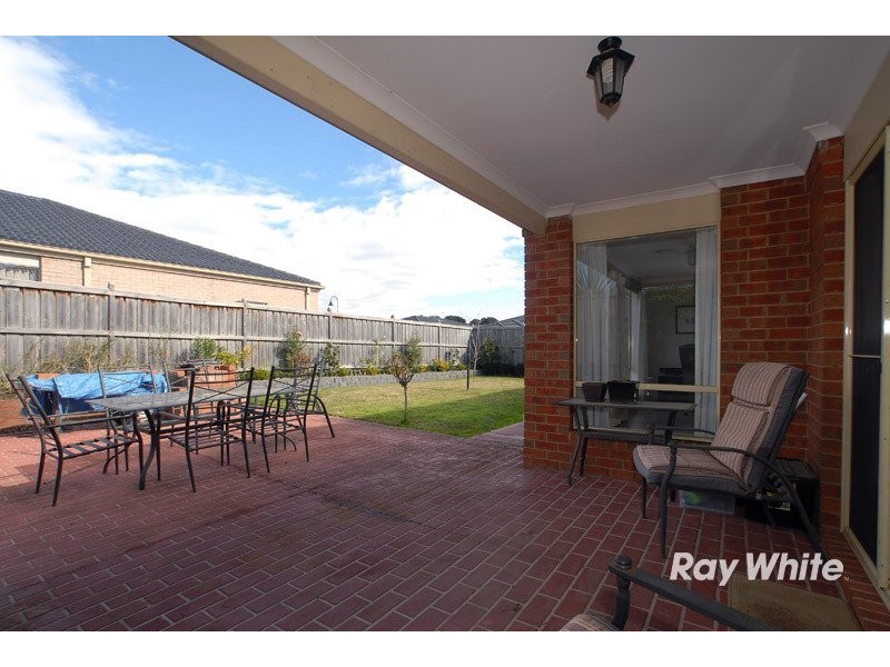 41 Sussex Avenue, Cranbourne VIC 3977