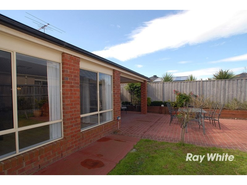 41 Sussex Avenue, Cranbourne VIC 3977