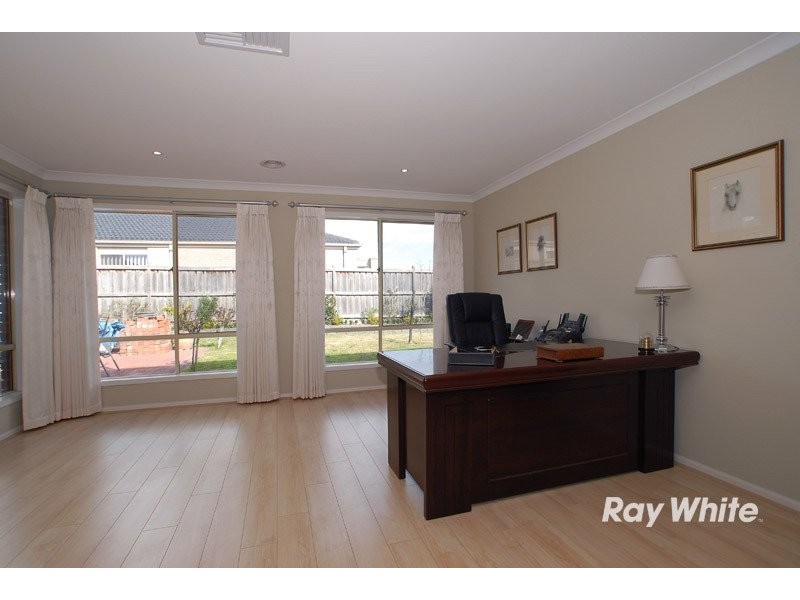 41 Sussex Avenue, Cranbourne VIC 3977