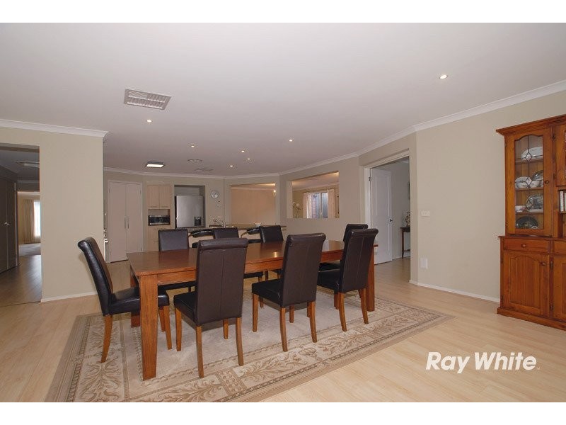 41 Sussex Avenue, Cranbourne VIC 3977