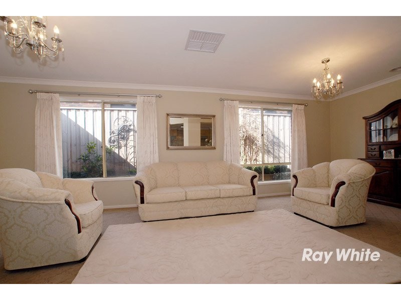 41 Sussex Avenue, Cranbourne VIC 3977