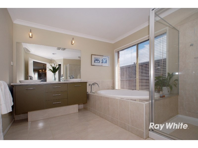 41 Sussex Avenue, Cranbourne VIC 3977