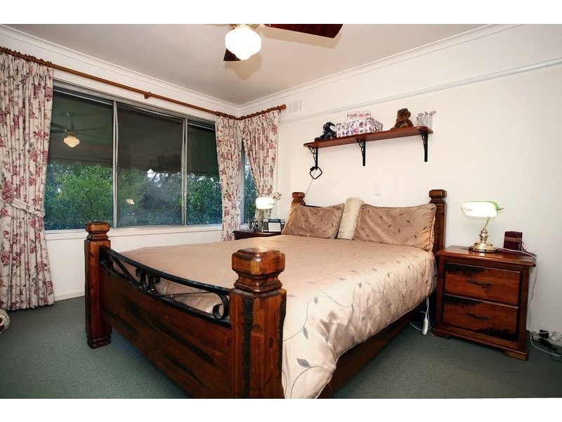 15 Olive Road, Devon Meadows VIC 3977