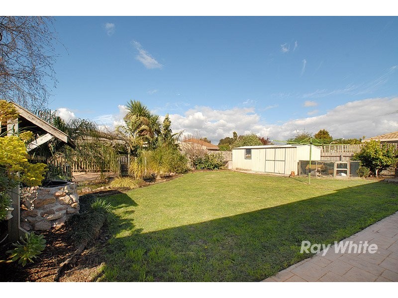 12 Lansell Drive, Cranbourne VIC 3977