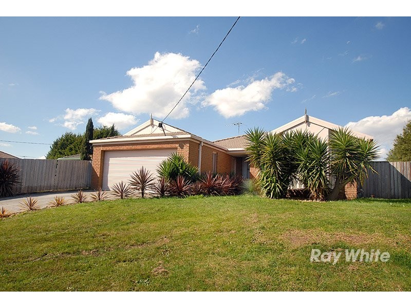 6 Maureen Close, Cranbourne VIC 3977