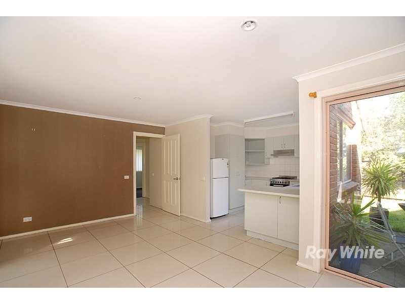 6 Maureen Close, Cranbourne VIC 3977