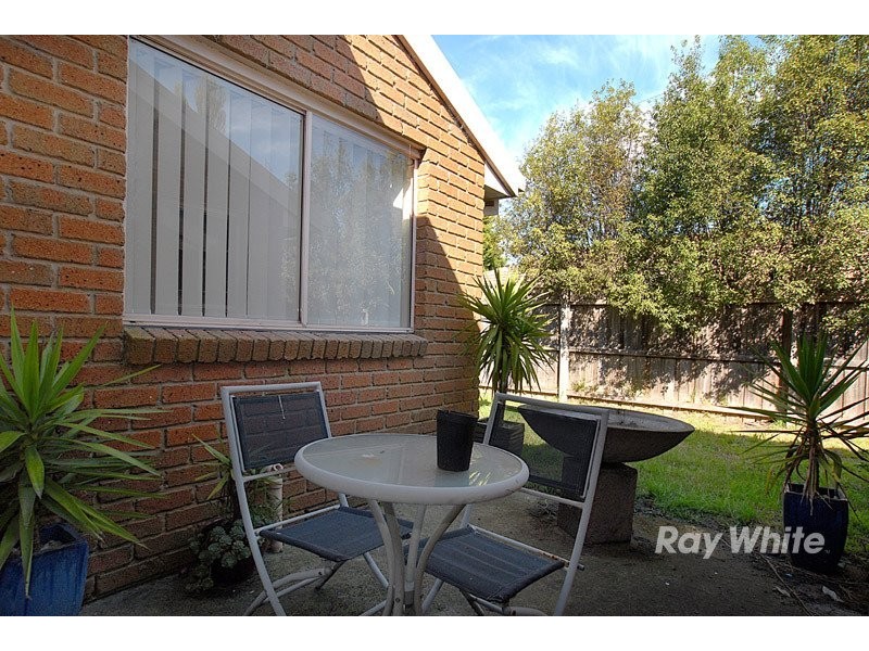 6 Maureen Close, Cranbourne VIC 3977