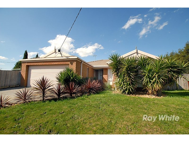 6 Maureen Close, Cranbourne VIC 3977