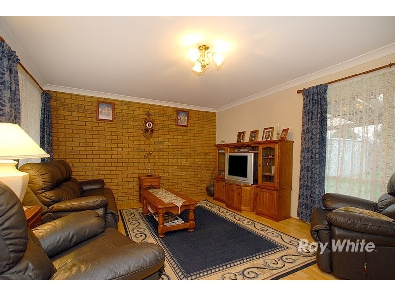 9 Strafford Avenue, Cranbourne VIC 3977