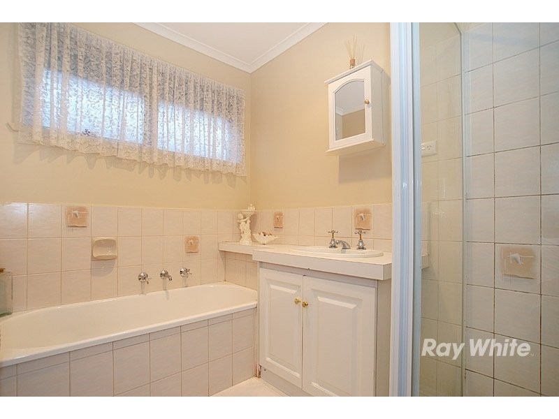 9 Strafford Avenue, Cranbourne VIC 3977