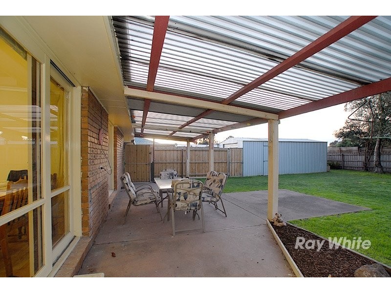 9 Strafford Avenue, Cranbourne VIC 3977