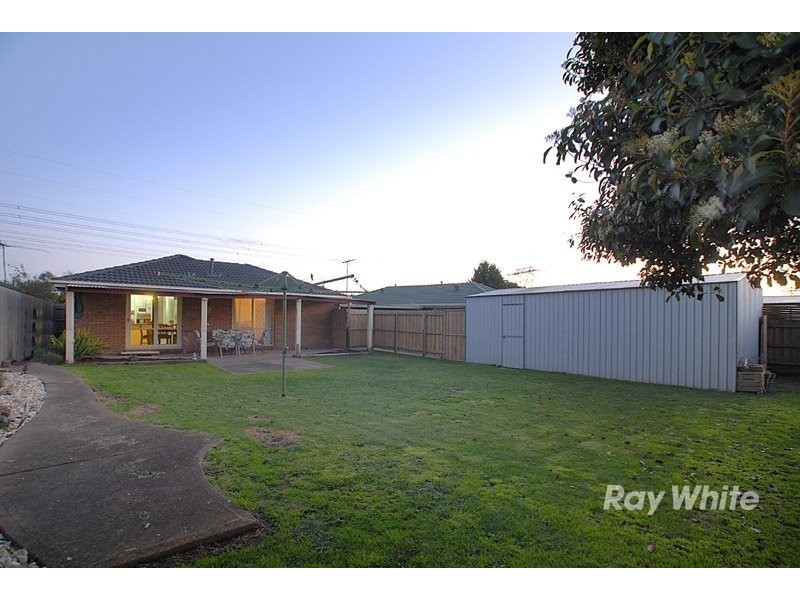 9 Strafford Avenue, Cranbourne VIC 3977