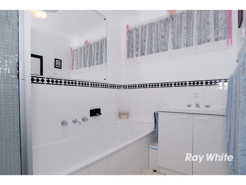 1 Dior Court, Cranbourne VIC 3977