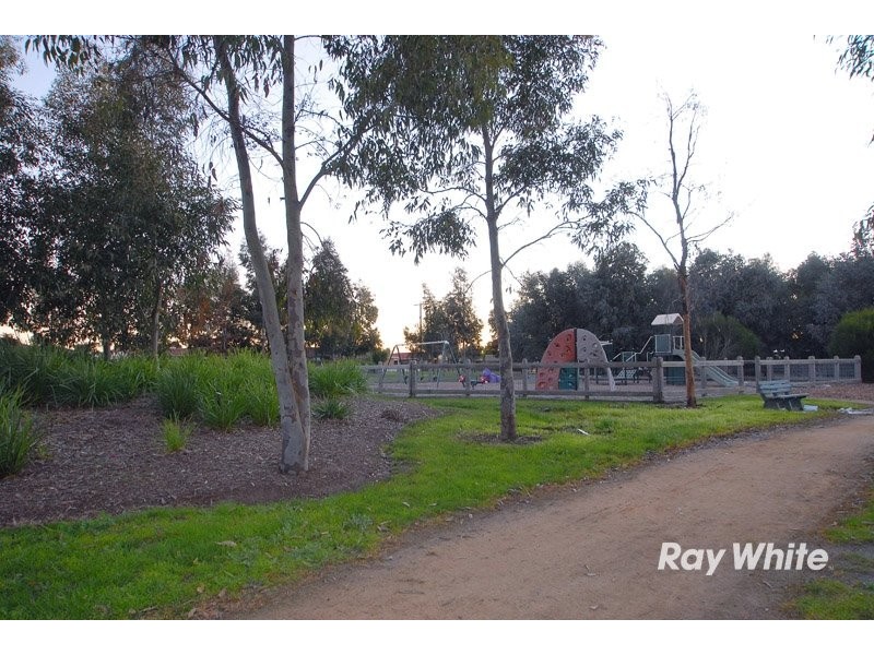 1 Dior Court, Cranbourne VIC 3977