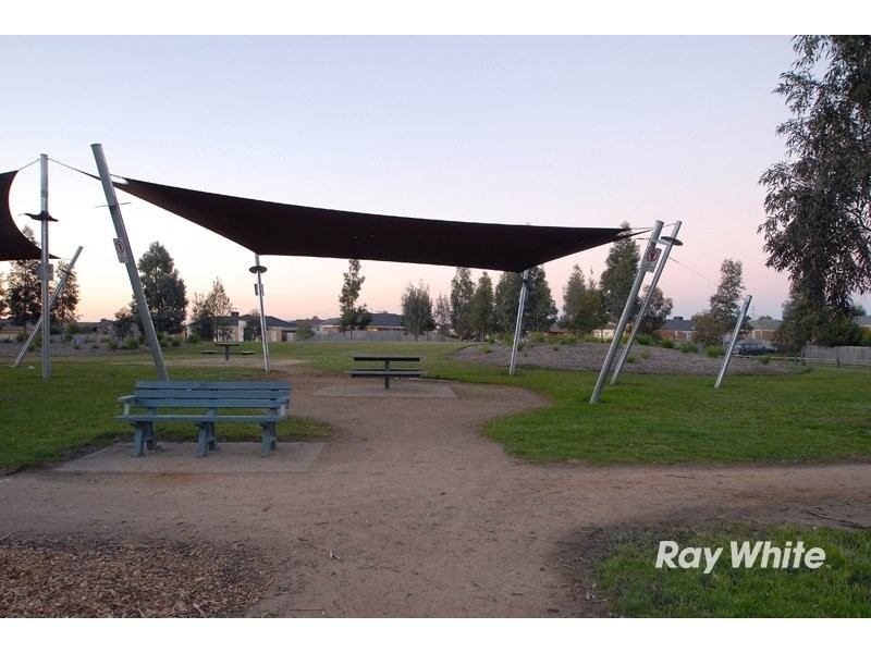 1 Dior Court, Cranbourne VIC 3977