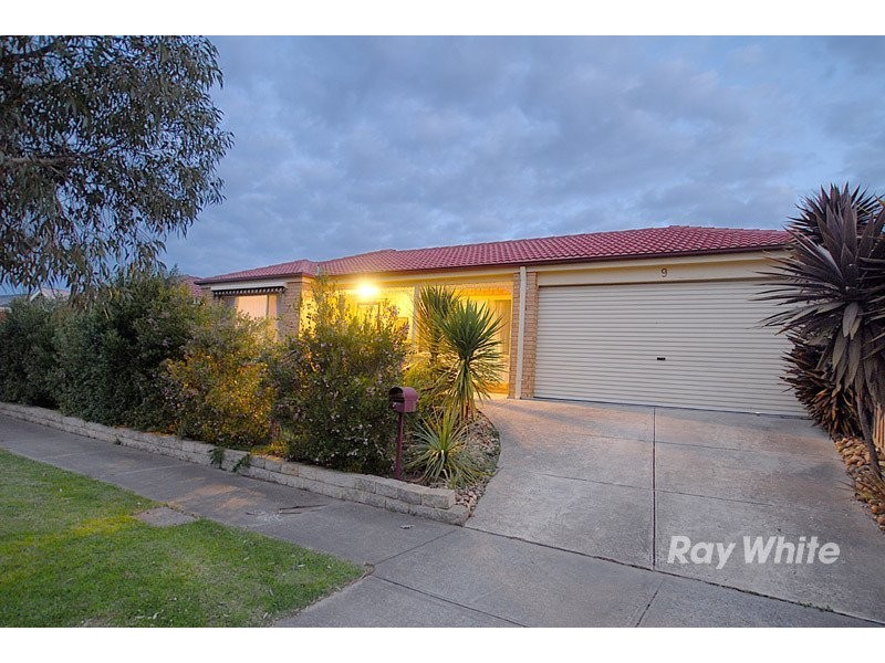 9 Fairhaven Boulevard, Cranbourne VIC 3977