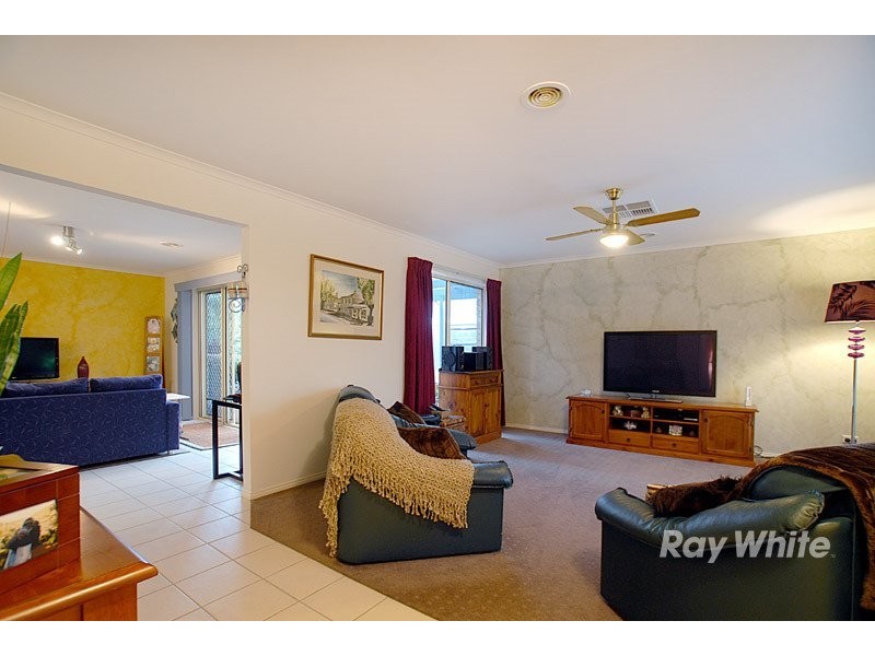 9 Fairhaven Boulevard, Cranbourne VIC 3977