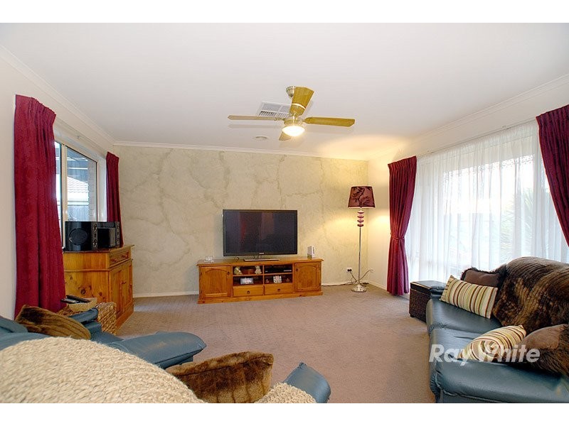 9 Fairhaven Boulevard, Cranbourne VIC 3977