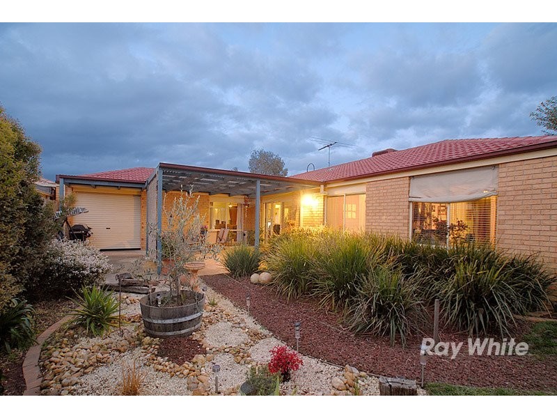 9 Fairhaven Boulevard, Cranbourne VIC 3977