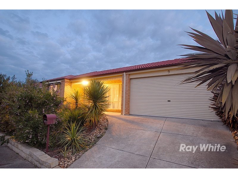 9 Fairhaven Boulevard, Cranbourne VIC 3977