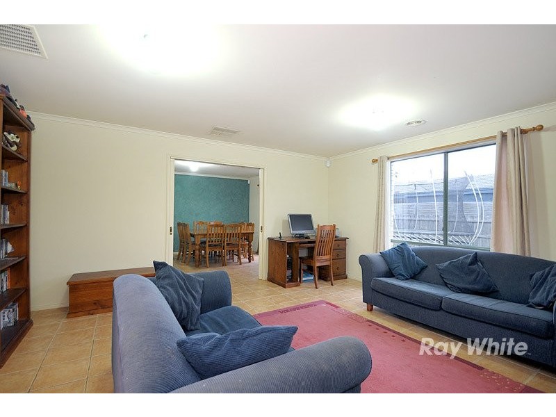14 Tauna Place, Cranbourne VIC 3977