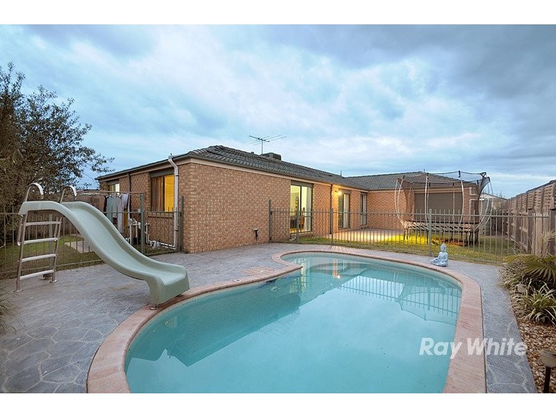 14 Tauna Place, Cranbourne VIC 3977