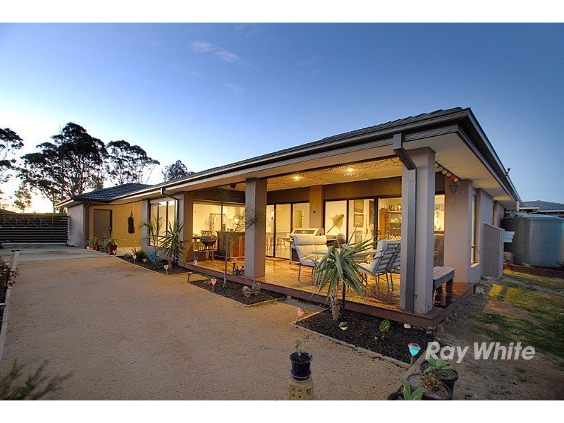 110 Settlers Run, Cranbourne South VIC 3977