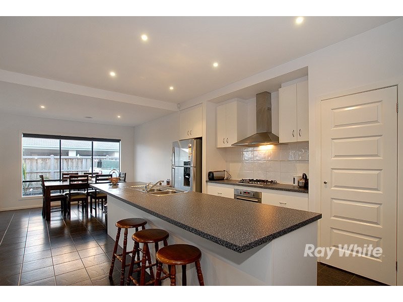 110 Settlers Run, Cranbourne South VIC 3977