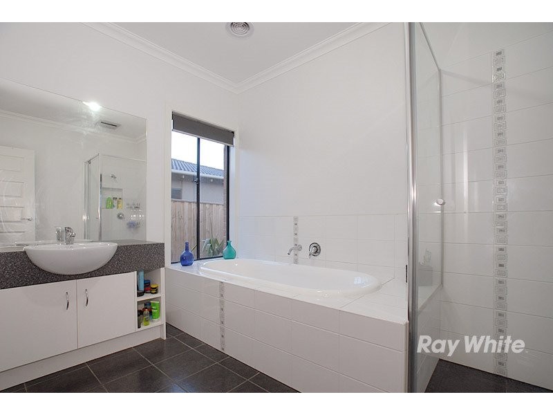 110 Settlers Run, Cranbourne South VIC 3977